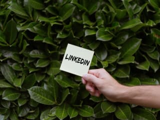 HOW TO: Build A LinkedIn Profile That Attracts Recruiters | simp