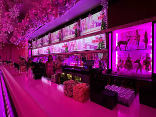 AN ALL PINK HOLIDAY BAR IN CHICAGO