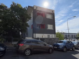 Property showing video with RE agent