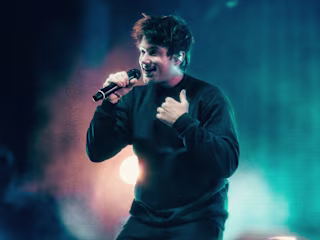 12 NOTES WORLD TOUR