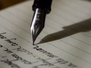 How to Hire a Professional Blogger Even If You Suck at Writing