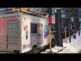 Seamless 2d integration, object removal, and screen replacement