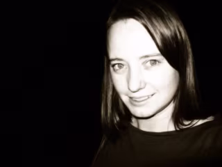 Angela Randall – Medium