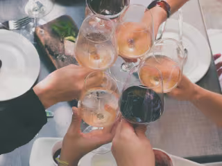 Stirring up Social Media with Restaurant and Bar Delights