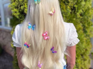 5 Crazy Accessories Women Used to Style Their Hair With