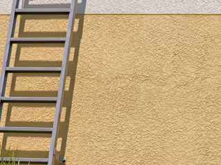 Stucco vs. Vinyl Siding: Which One is Right for My Home?