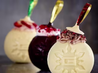 A Giapo Christmas: Crackers & Bauble