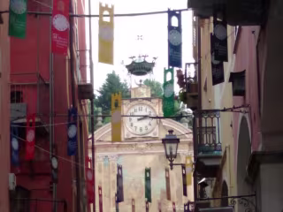 ROOSTERS AND POTTERY: MONDOVÌ HANDICRAFTS FAIR