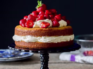 Tort cu mascarpone, zmeura si capsuni | Client