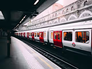 Hey Explorer: 33 Things London is Famous For