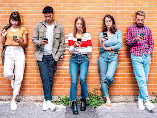 How Social Media Negatively Influences Teens According To Exper…