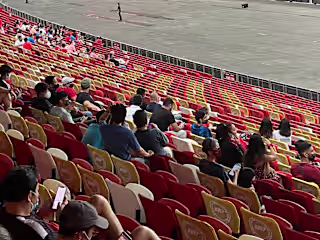 Netizens dissatisfied with FAS cause they had to sit on the flo…