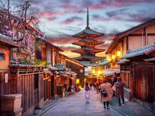 Exploring the Enchanting Streets of Kyoto: A Traveler’s Guide