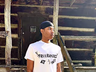 𝔉𝔯𝔢𝔢𝔟𝔞𝔫𝔡𝔷𝔷 🌙 on Instagram: “Freebandzz at War Croppe…
