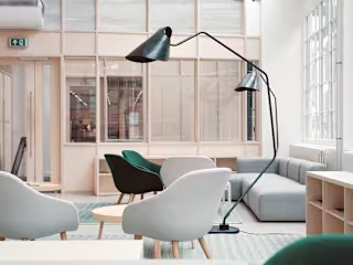 BEAUTY LUXURY l Chief Receptionist 