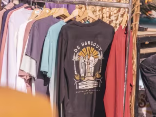 T-SHIRT DESIGN FOR "DE HANGOUT"