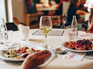 7 Steps to A Healthier Meal While Dining Out