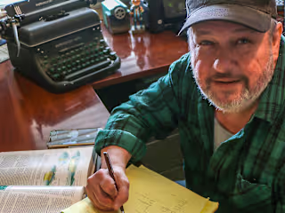 Christopher Owen’s Journey from Air Traffic Controller to Celeb…