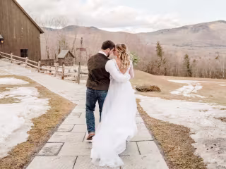 Cozy winter wedding at the Mountain Top Inn in Vermont - Mounta…