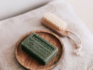 Copywriter for Minimalist, Luxury Body Care Product Packaging