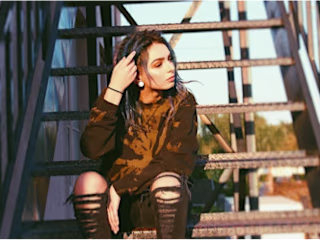 Zhavia Artist Bio