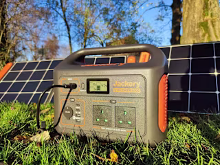 Jackery Solar Generator for Van-lifers 
