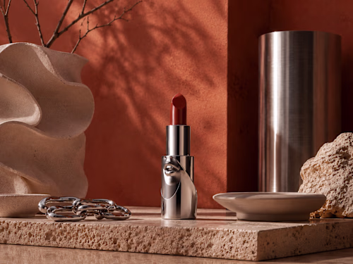 A bold, high-contrast beauty and