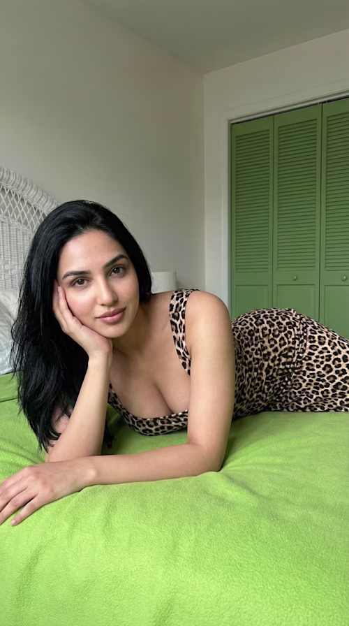 Want stunning, AI-generated female models