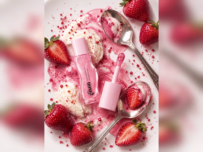 Gisou Lip Oil — AI Commercial Photography & Creative Direction