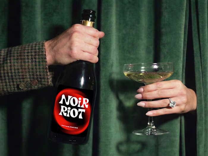 NOIR RIOT - Cocktail Bar  ( Brand identiy )