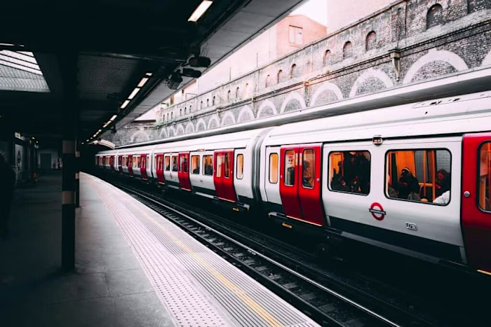 Hey Explorer: 33 Things London is Famous For