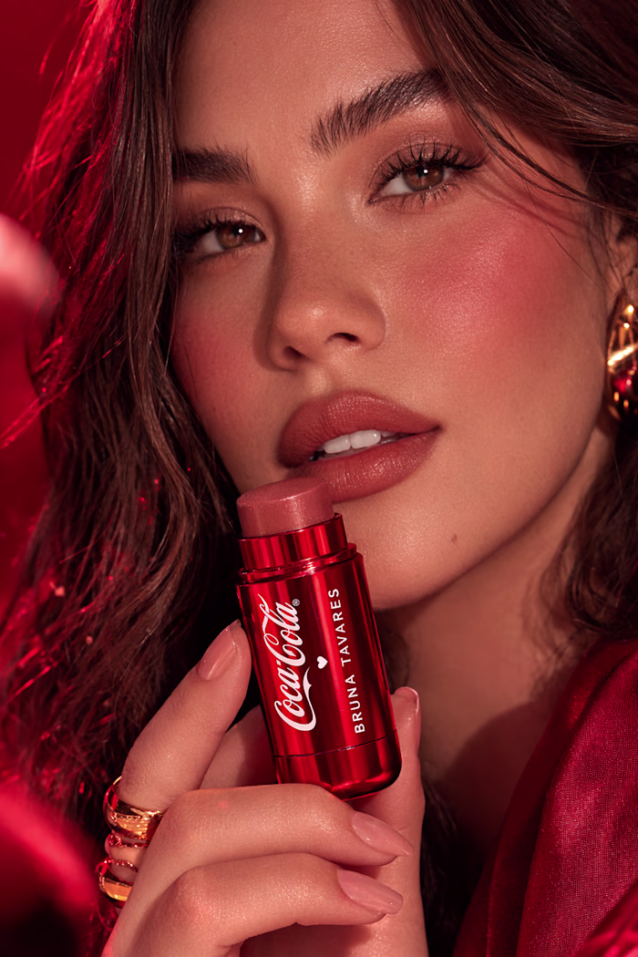 Bruna Tavares x Coca-Cola Blush