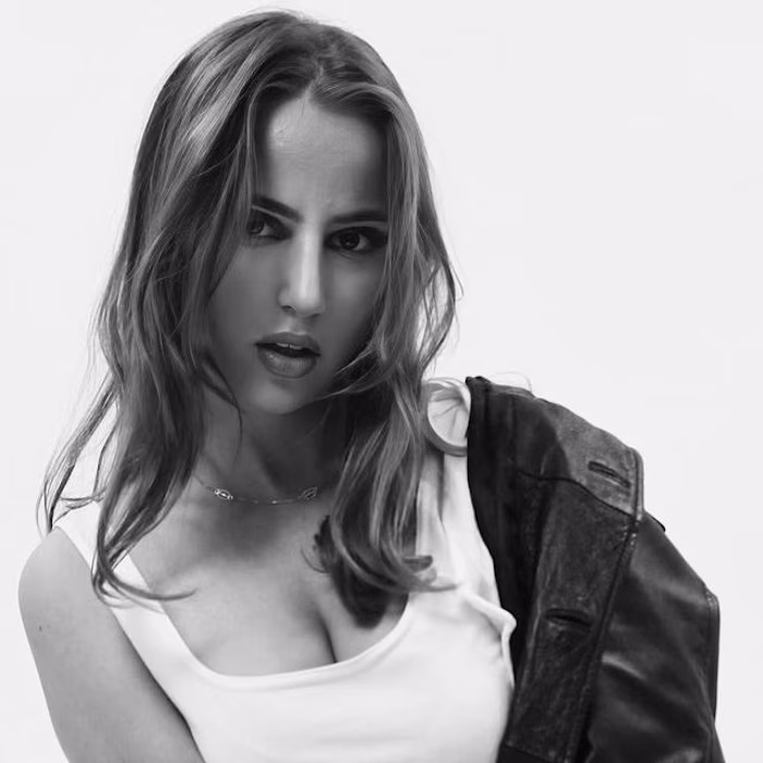 ✮ ✮ ✮ on Instagram: “Iconic.
styled by + CD me @calista.nielsen…