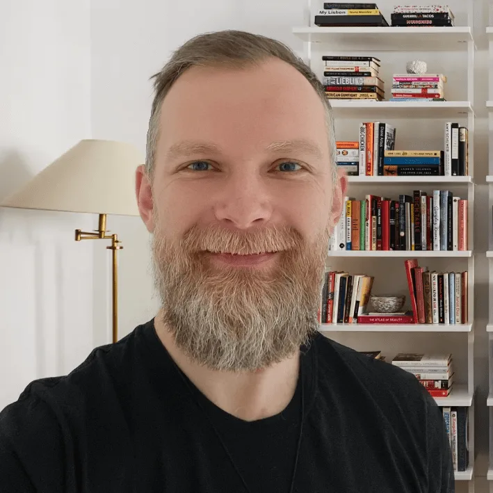Zoltan Zsamboki's avatar