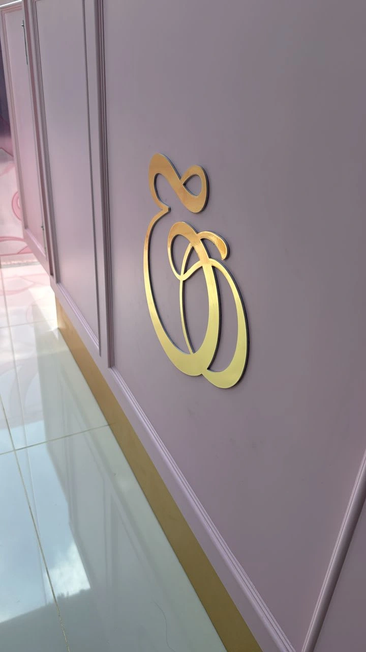 The beautiful submark added onto the base of the counter so customers sitting on the sofa opposite could be reminded of the brand inside as well