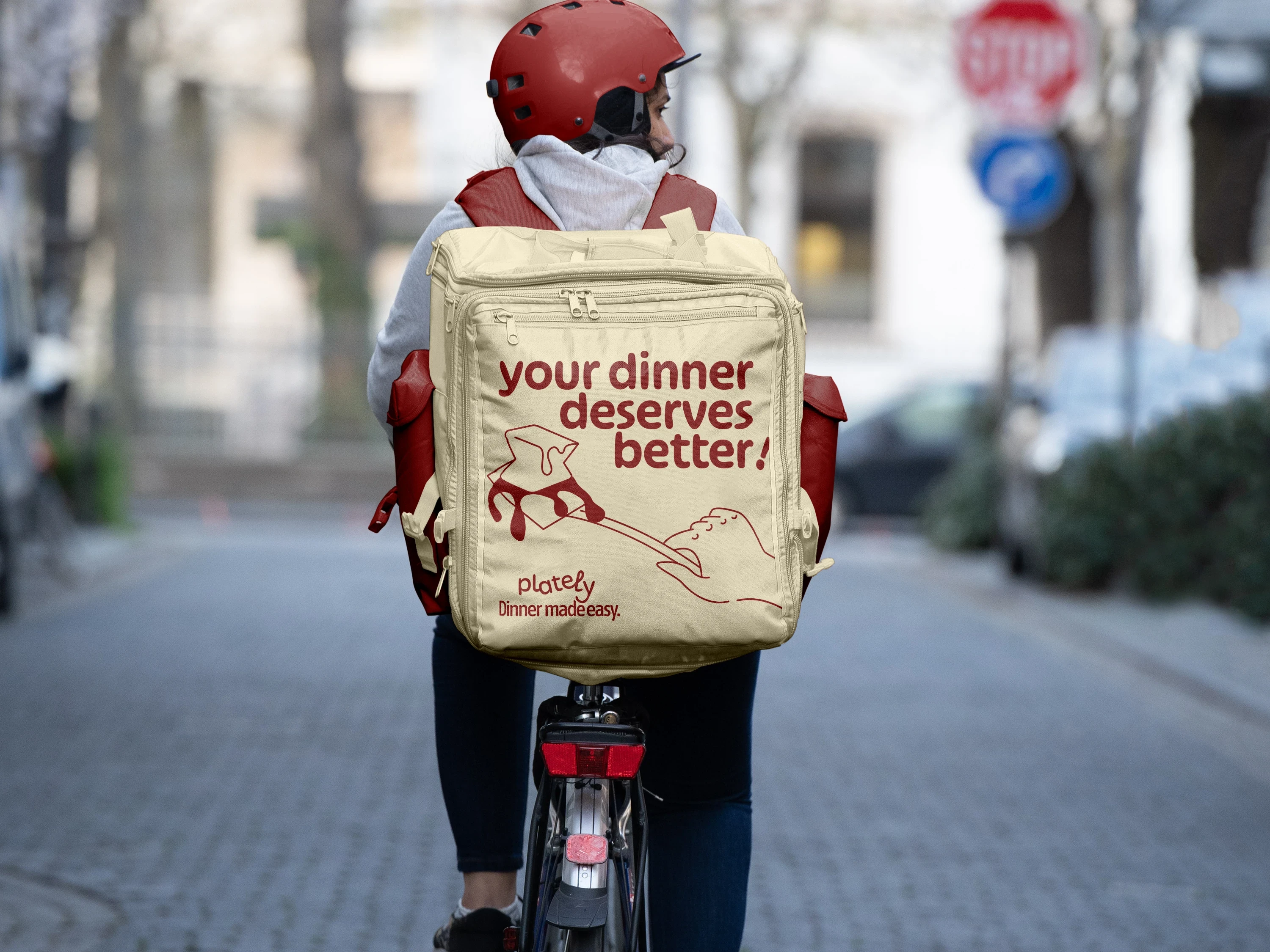 DELIVERY BACKPACK CLOSE-UP SHOT