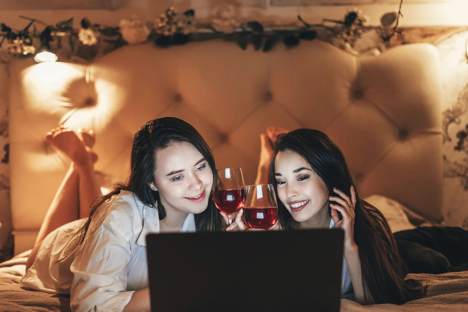 10 Valentine's Wine Pairings for Romantic Comedies