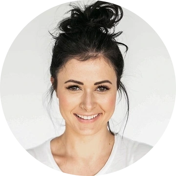 Anna, receptionist, photograph credits: Jake Nackos via Unsplash