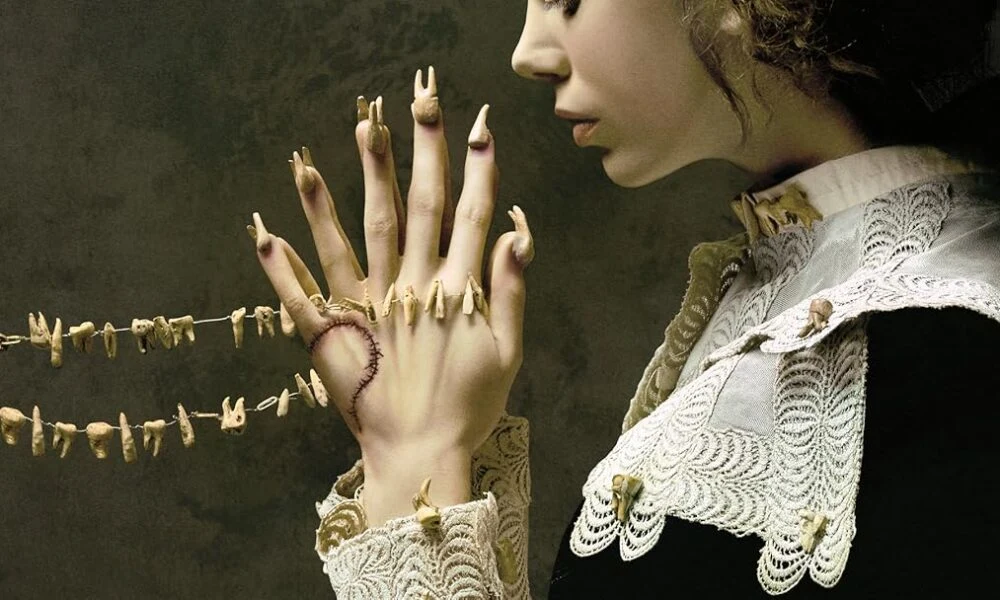 ‘American Horror Story’ Season 13 Unites Ariana Grande, Jessica Lange, Sarah Paulson & Evan Peters