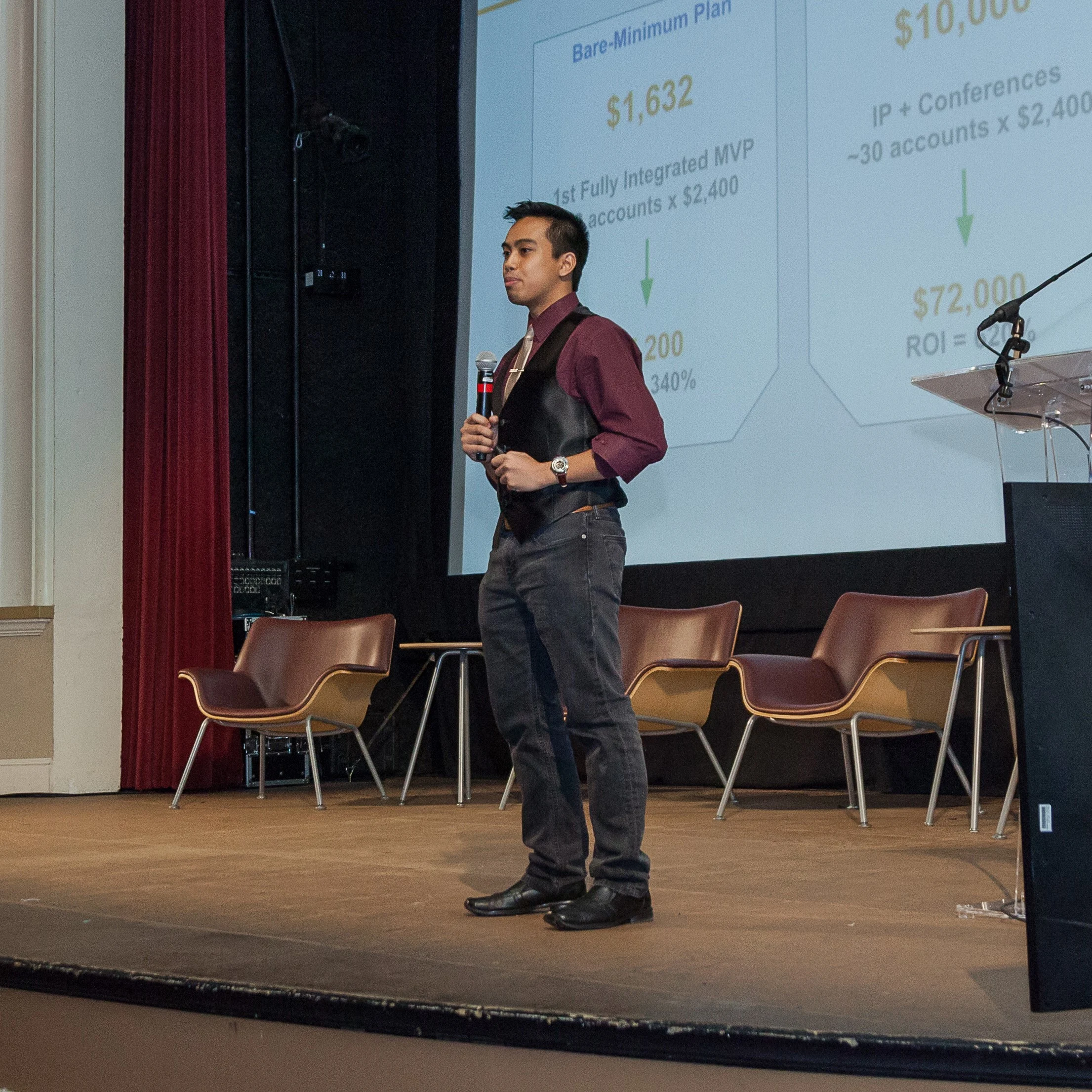 Presenting at SpaceCom19 Space Entrepreneurship Pitch Competition