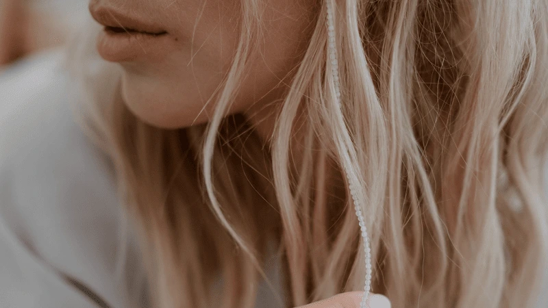 Strands of blond hair. 