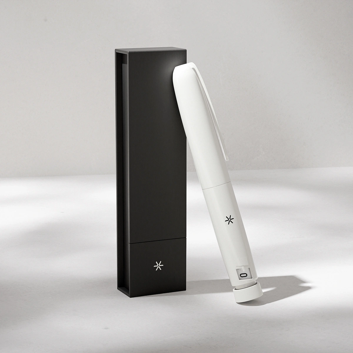 Clean design meets function. The white pen and black case keep things simple and sharp, showing Heyyy’s focus on quality.