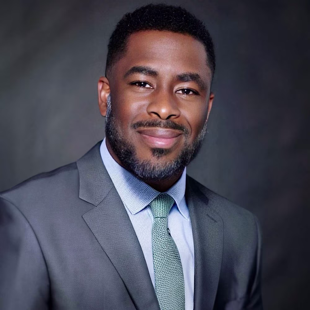 Clinton Holmes