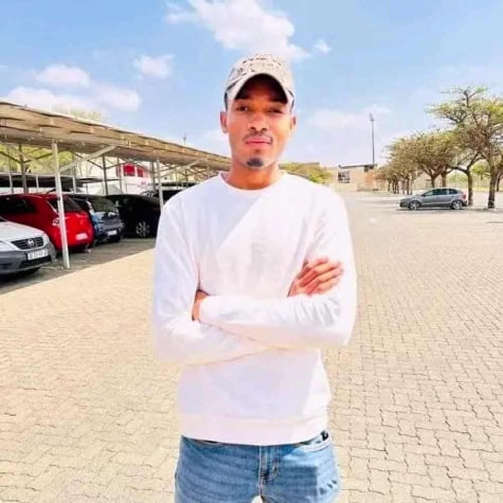 Mr Ayanda  Shezi