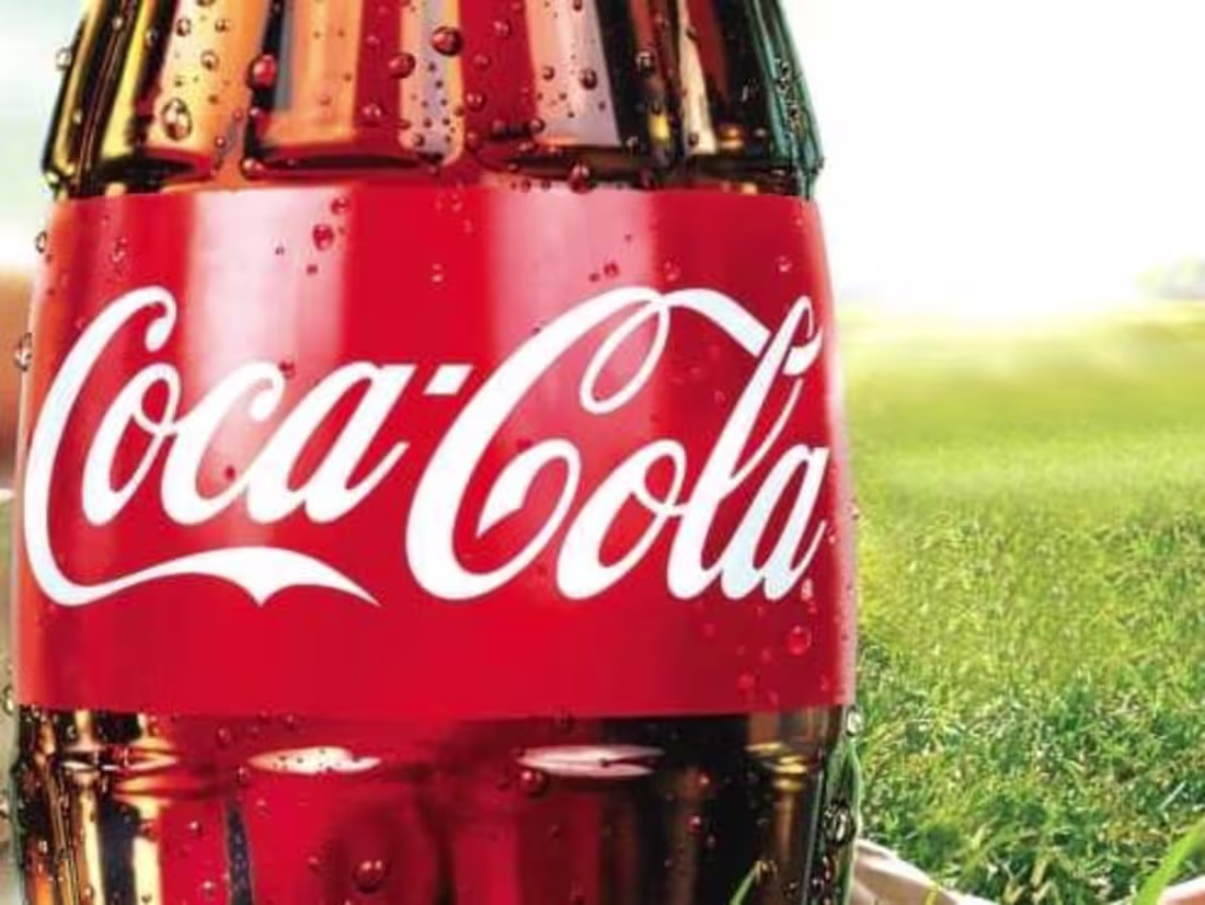 Cover image for Coca-Cola : The Brand that Opened Happiness