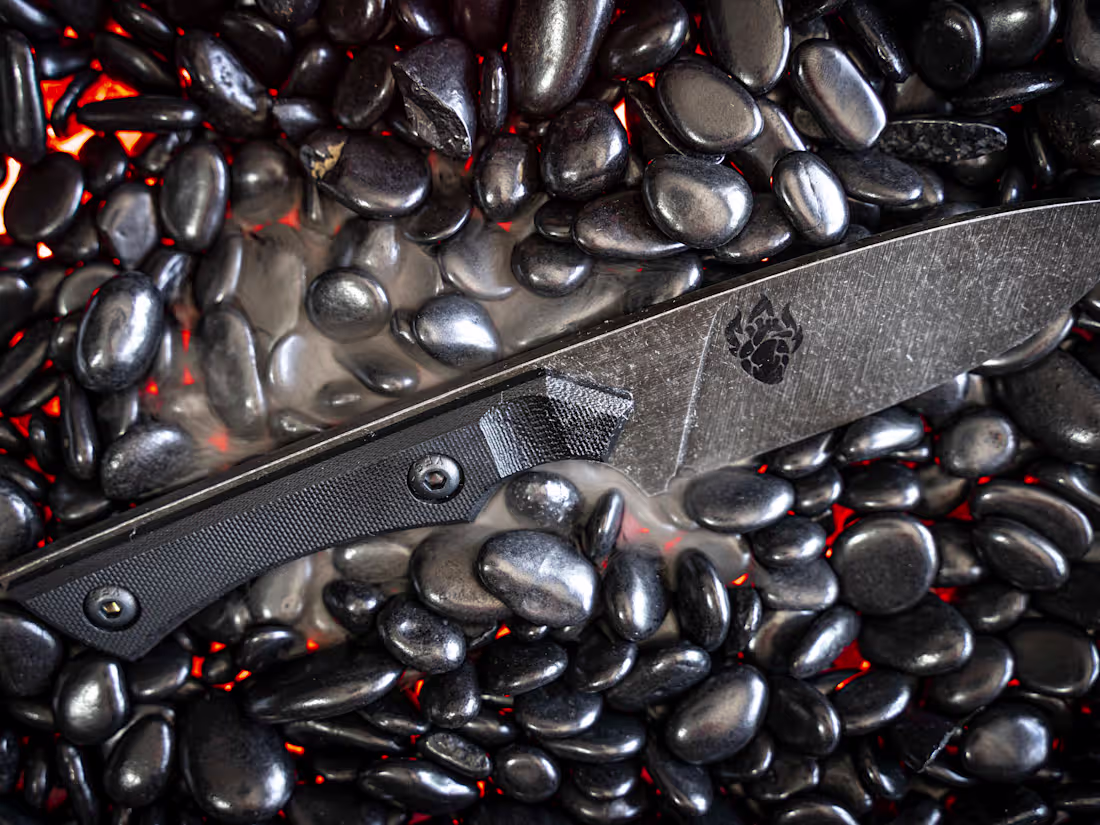 Cover image for Knives