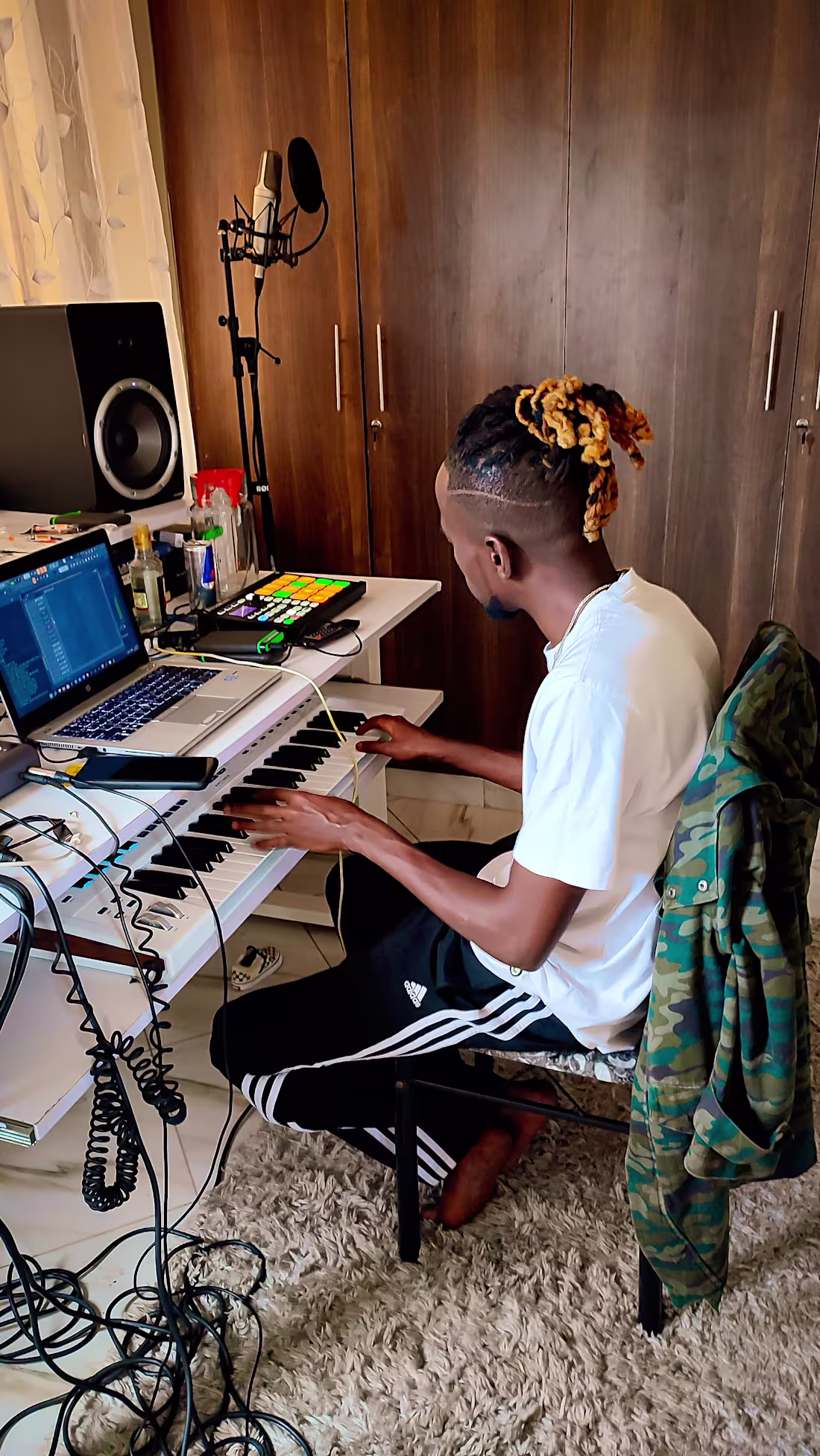 Cover image for SONGWRITING