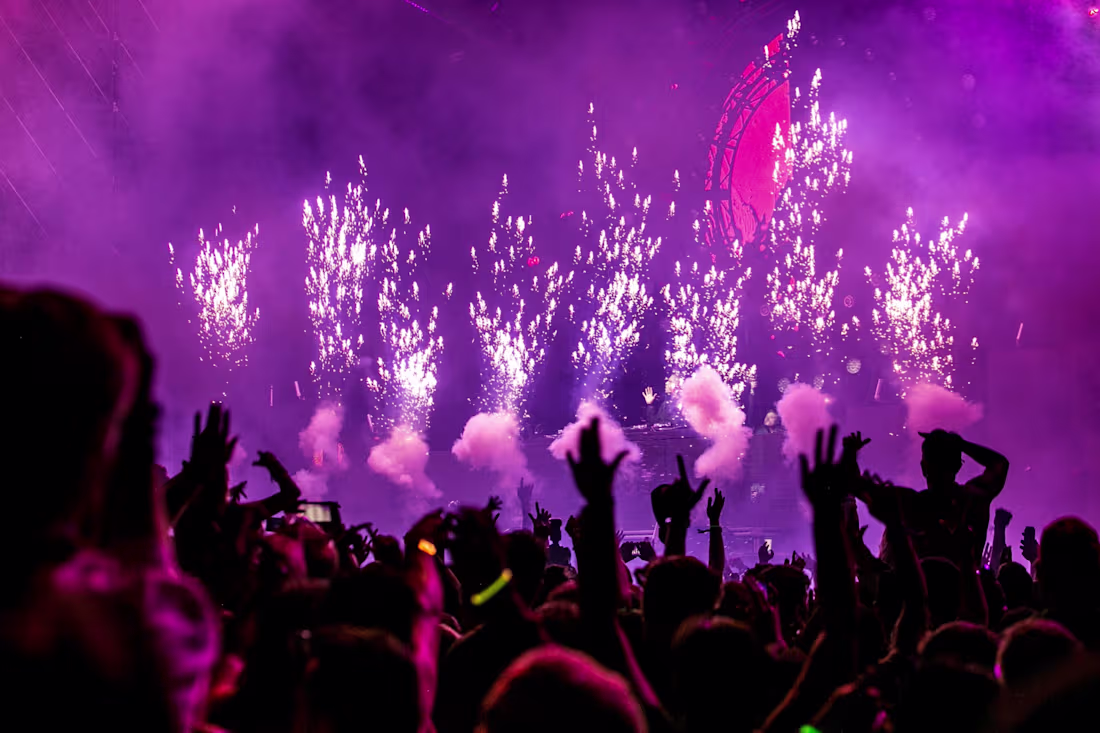 Cover image for Top 10 Cities & Town for Nightlife and Party in The World