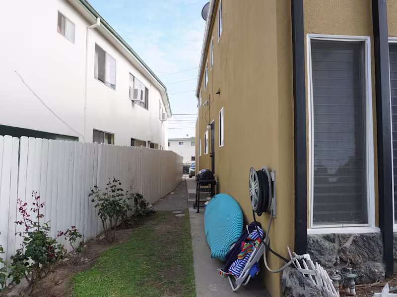 Cover image for A Modern Juxtaposition: Del Rey / Crenshaw District