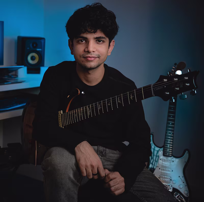 Cover image for I will give you electric guitar classes in online mode